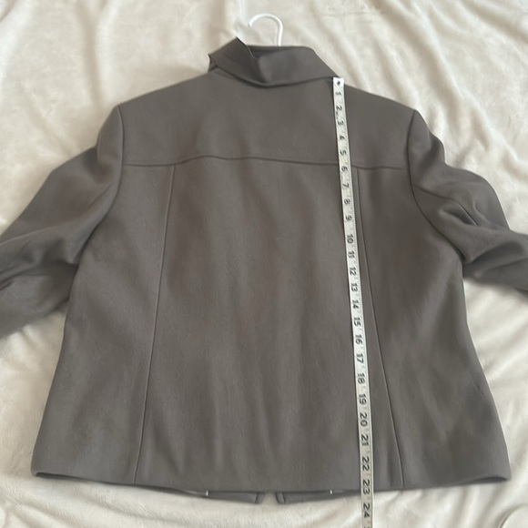 Short Jacket. 79% wool - Picture 4 of 8